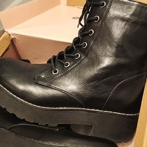 Size7 dirty laundry boots